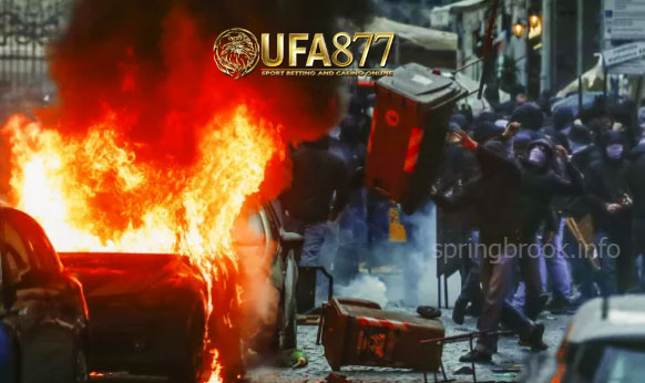 แฟนบอลปะทะกันในอิตาลีก่อนเกมนาโปลี-ไอน์ทรัค